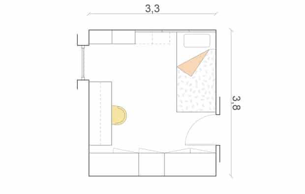 La camera rettangolare (cm 290x375) si sviluppa su 2 lati: su uno letto e zona studio, sull’altro l’armadio.